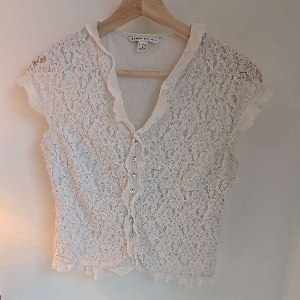 Banana Republic Cream Lace Blouse With Ruffle Boarder & Pearl Button Sz Small